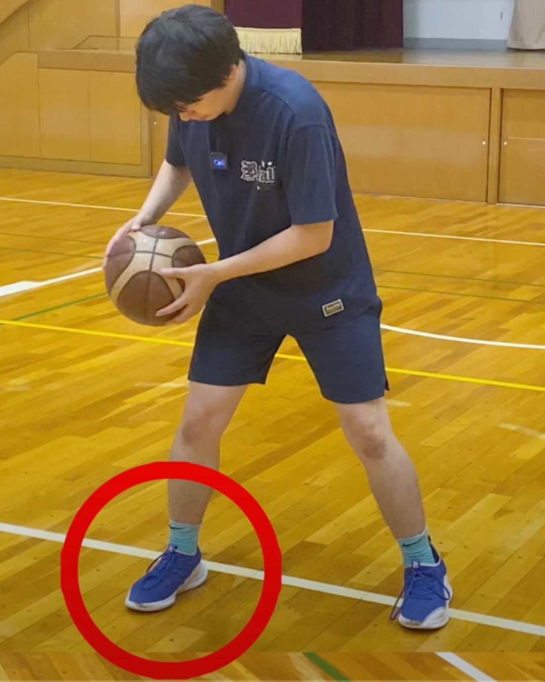斜めのスタンス（右利きなら右足が前）