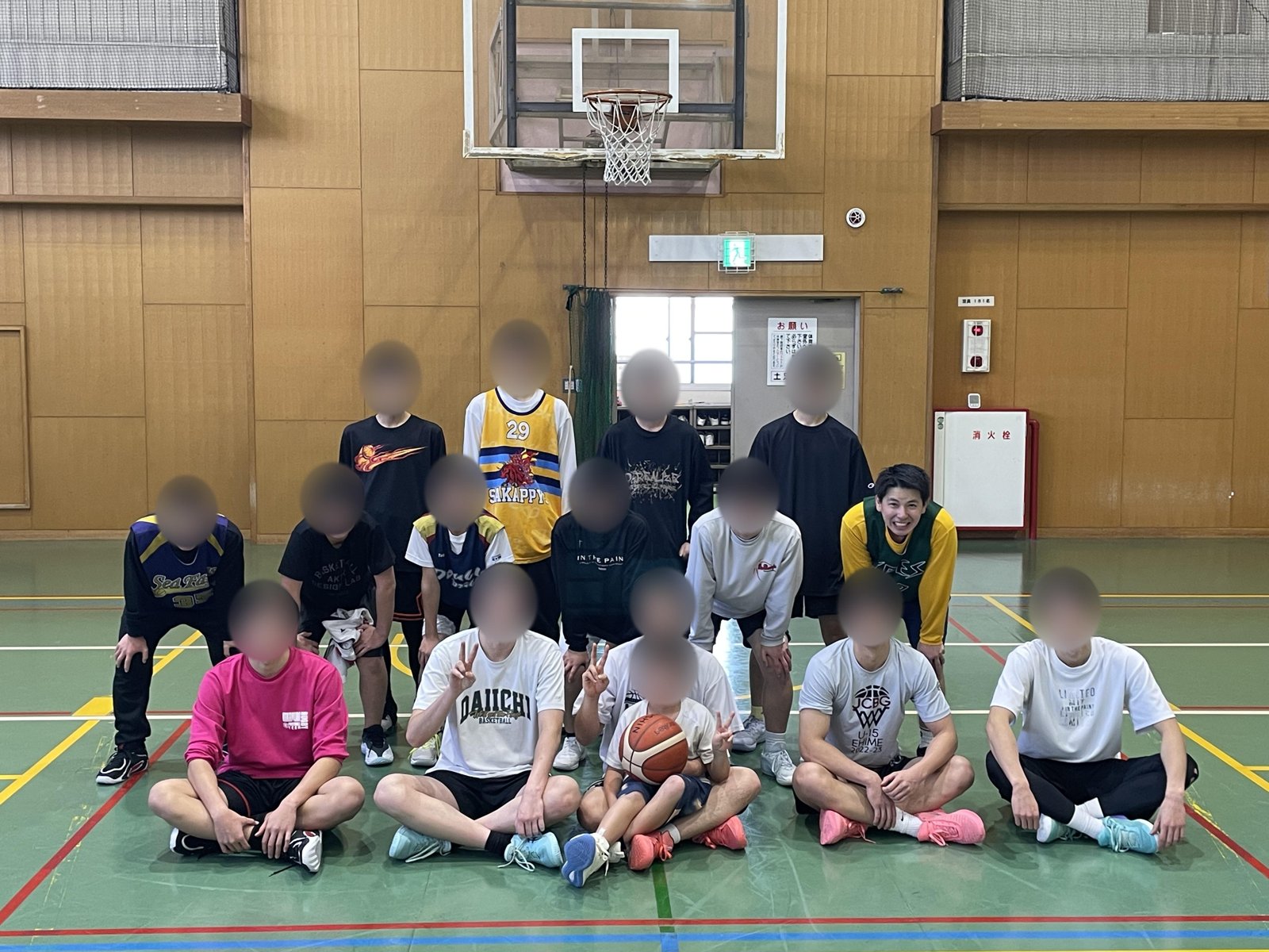 鈴村恵介が指導した選手たちとの集合写真