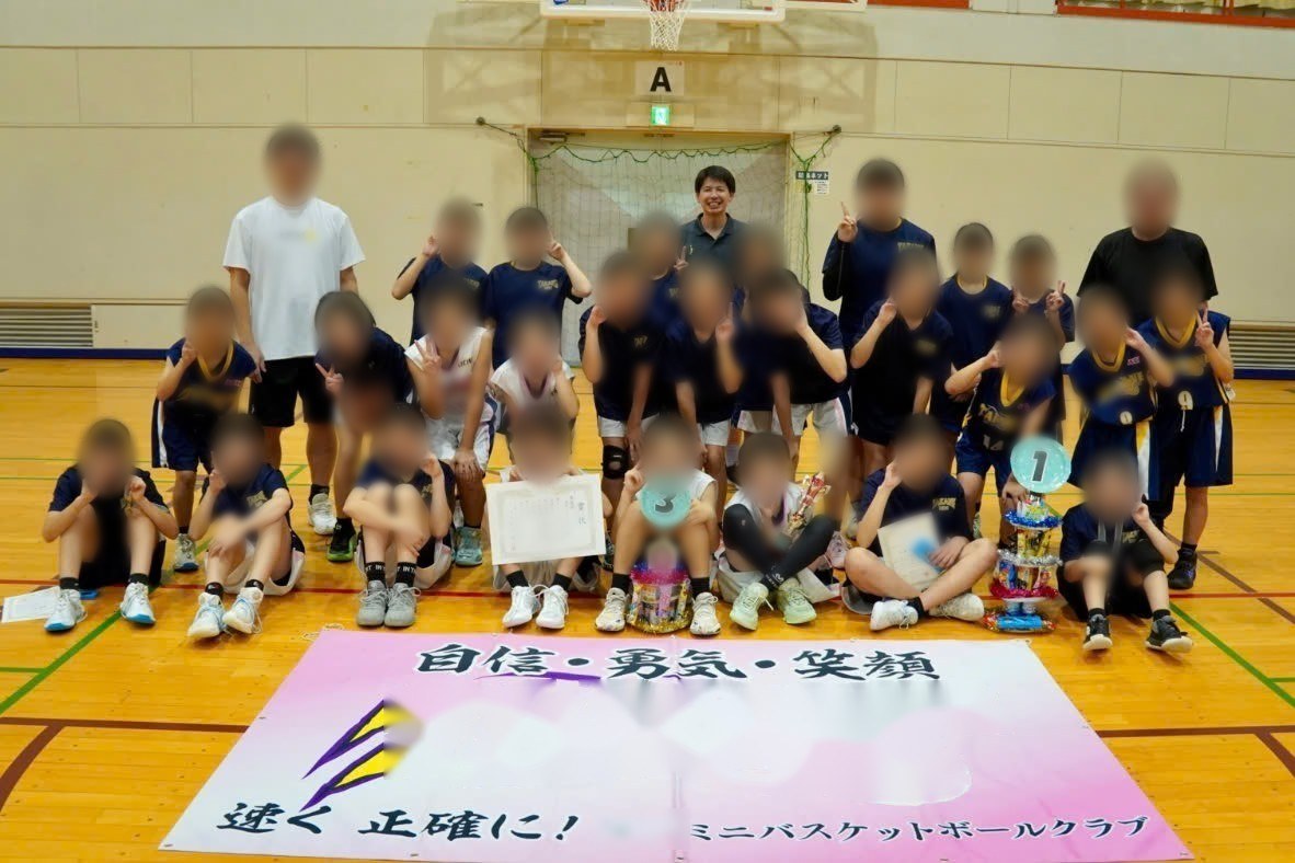 外部コーチとして指導している高嶺ミニバスの選手たちと鈴村恵介